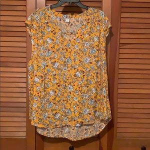 NWOT ⭐️ Yellow floral blouse ⭐️